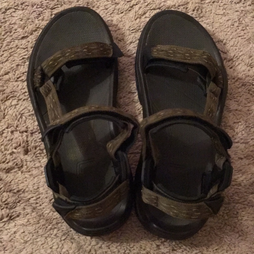 Trava men’s sandle, 10.5. Like new condition